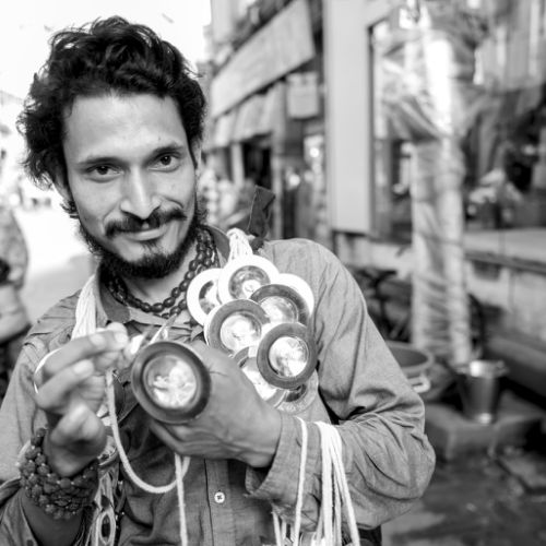 Varanasi: vendeur de cymbales